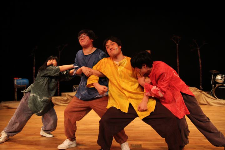 상사화 – 몸싸움 장면